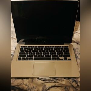Apple Macbook Silver 2008 “Core 2 Duo" 2.4 13-inch Laptop
